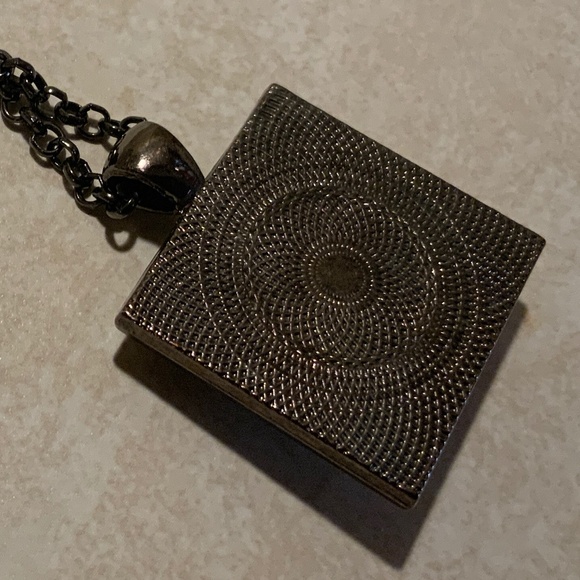 Pendant Necklace - Picture 3 of 5